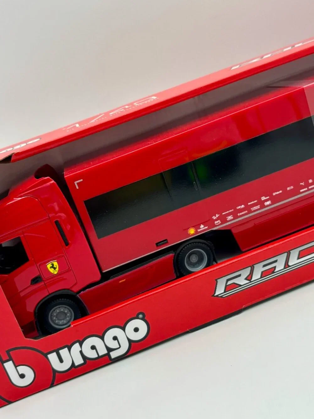 Maisto Bburago Formula 1 Ferrari F1 Racing Transporter Semi Truck w/ SF-24 Car